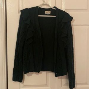 Universal thread dark green sweater